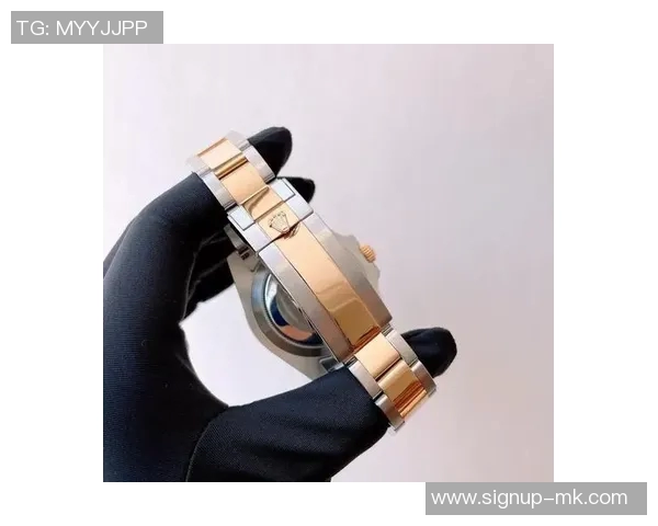 劳力士黑水鬼与足球明星的完美结合展现奢华与运动的魅力